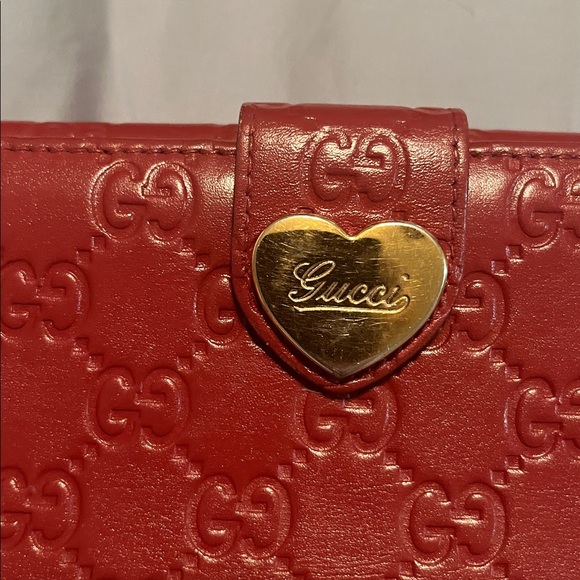 Gucci Red Leather Heart Clasp Wallet - Picture 2 of 13